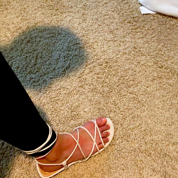 Express white sandals - Picture 2 of 6